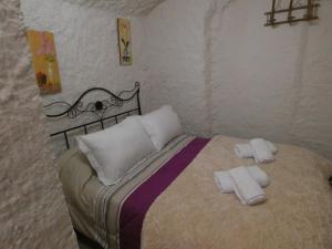 En eller flere senger på et rom på Cuevas La Solana