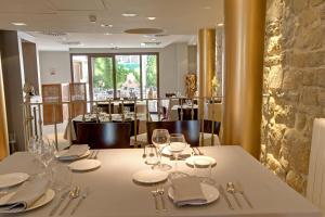 Restoran või mõni muu söögikoht majutusasutuses Hotel Palacio del Obispo