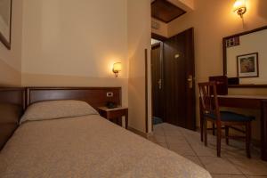 Postel nebo postele na pokoji v ubytování Hotel Gangi