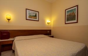 Postel nebo postele na pokoji v ubytování Hotel Gangi