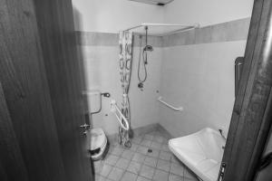 Koupelna v ubytování Hotel Gangi + 33 fotografií