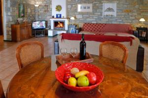 TV a/nebo společenská místnost v ubytování Pelion Goddess Villas