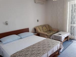 En eller flere senger på et rom på Apartmani Neda