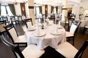 Restauracja lub miejsce do jedzenia w obiekcie Hotel Constancja