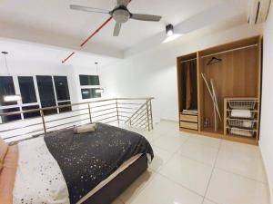 Postel nebo postele na pokoji v ubytování Yenni Duplex @ DeCentrum, Kajang + 24 fotografií