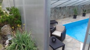 Bazén v ubytování Apartmán Ústie nebo v jeho okolí