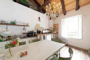 A kitchen or kitchenette at Casa Morgana