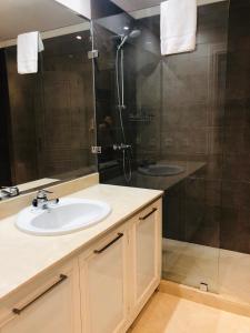 Kúpeľňa v ubytovaní Luxury Duplex in Aloha Gardens close to Puerto Banus + 12 fotografií