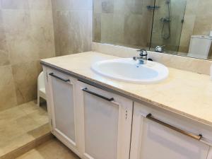 Kúpeľňa v ubytovaní Luxury Duplex in Aloha Gardens close to Puerto Banus