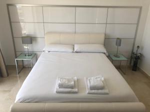 Posteľ alebo postele v izbe v ubytovaní Luxury Duplex in Aloha Gardens close to Puerto Banus