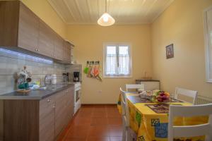 Kuchyň nebo kuchyňský kout v ubytování Casa Tsounis by "elite"