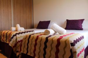 A bed or beds in a room at Del Bono Beach Complejo Bahia