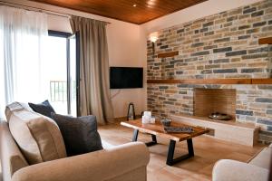 TV a/nebo společenská místnost v ubytování Anemi Superior Deluxe Suite