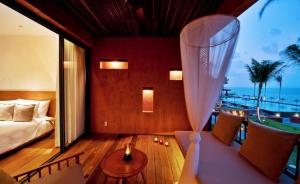 Voodi või voodid majutusasutuse Hansar Samui Resort & Spa - SHA Extra Plus toas