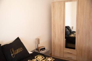 a bedroom with a large mirror next to a bed at Zonnig centraal gelegen app. Nieuwpoort-bad op 80m van de zee in Nieuwpoort