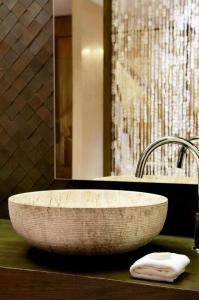 Vannituba majutusasutuses Hansar Samui Resort & Spa - SHA Extra Plus