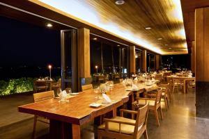 Restoran või mõni muu söögikoht majutusasutuses Hansar Samui Resort & Spa - SHA Extra Plus