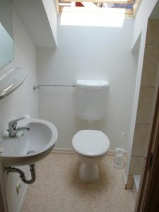 Ein Badezimmer in der Unterkunft Strandhaus Deichkrone