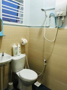 Bilik mandi di Seri Manjung HomeStay @Spacious Family Home