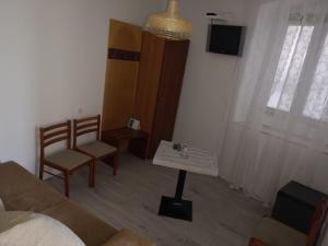 TV a/nebo společenská místnost v ubytování Main Bus Station Rooms + 7 fotografií