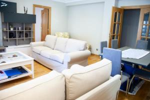a living room with a couch and a table at Apartamento 8 - 10 pax Soria - Centro in Soria