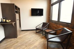 TV a/nebo společenská místnost v ubytování Crosby Lofts