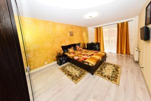 
Un pat sau paturi într-o cameră la Apartament Bogdan
