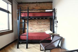Postel nebo postele na pokoji v ubytování Crosby Lofts