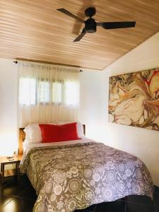 Ein Bett oder Betten in einem Zimmer der Unterkunft Cabinas D’Val