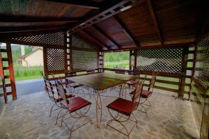 a dining room with a table and chairs at Gold House in Zărneşti