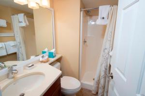 Vannituba majutusasutuses Ski-In, Ski-Out 2 Br Condo With View Of Ski Lift! Condo