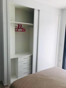 Postel nebo postele na pokoji v ubytování Bel appartement à moins d 1km du Golf Villamartin