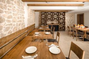 Reštaurácia alebo iné gastronomické zariadenie v ubytovaní Villa Basca