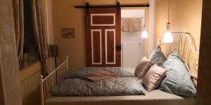a bedroom with a bed with pillows on it at Casa Benefizium in Langquaid