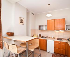 Kuchyňa alebo kuchynka v ubytovaní Apartament w Sercu Starówki