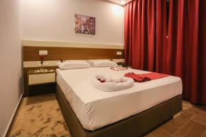 Ένα ή περισσότερα κρεβάτια σε δωμάτιο στο HOTEL MAKARIM TETOUAN