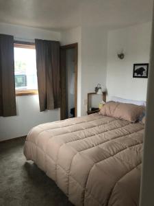 Ένα ή περισσότερα κρεβάτια σε δωμάτιο στο Cantwell Cabins