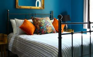 A bed or beds in a room at Alberts View 