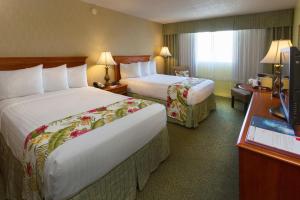 Postel nebo postele na pokoji v ubytování Ramada Plaza by Wyndham Waikiki