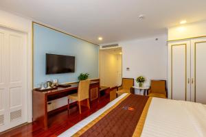 TV a/nebo společenská místnost v ubytování Huong Sen Annex Hotel
