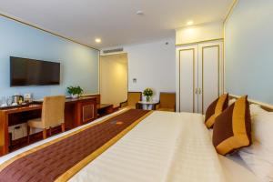 TV a/nebo společenská místnost v ubytování Huong Sen Annex Hotel