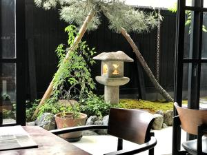 京町家樱花邸日式旅馆外面的花园
