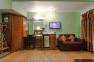 TV a/nebo společenská místnost v ubytování Hotel Peace Plaza