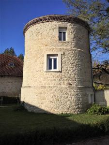 a large brick building with two windows on it at Chambres d'Hotes Lorengrain in Bruyères-et-Montbérault