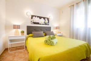 Postel nebo postele na pokoji v ubytování Robertapartments + 37 fotografií