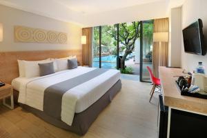 Postel nebo postele na pokoji v ubytování Hotel NEO+ Kuta Legian by ASTON
