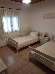 Postel nebo postele na pokoji v ubytování Nikolaos House