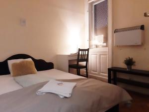 Posteľ alebo postele v izbe v ubytovaní Wesselényi Rooms near Gozsdu Udvar
