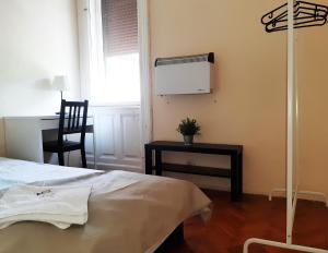 Posteľ alebo postele v izbe v ubytovaní Wesselényi Rooms near Gozsdu Udvar