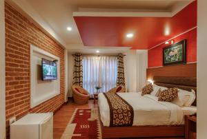 Rúm í herbergi á Hotel Shreesu